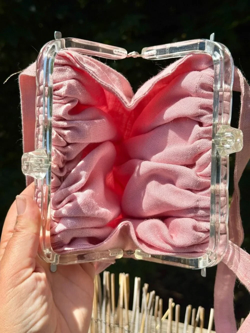 Vintage Mid Century Pink Linen Ruffled Drawstring Bag With Lucite Hinge Kiss